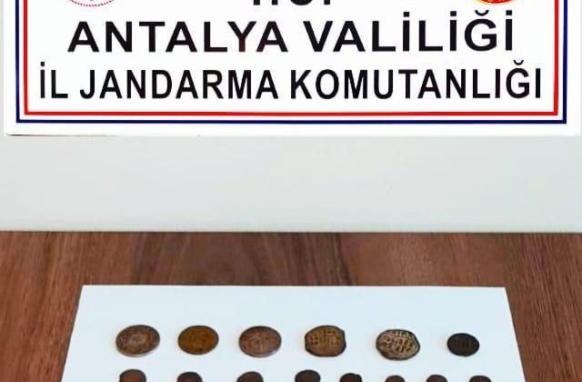 29 sikkeyi piyasaya sürmeye çalışan 2 şüpheli yakalandı