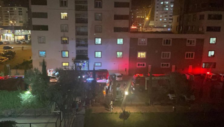 Apartman çatısındaki yangın söndürüldü