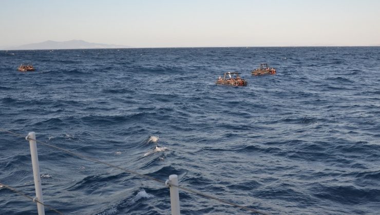 İzmir açıklarında 74 düzensiz göçmen kurtarıldı