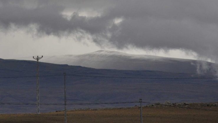 Kars’ta yüksek kesimlere mevsimin ilk karı düştü